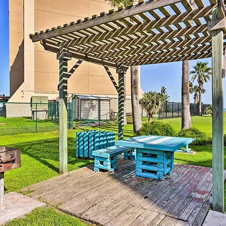 Corpus Christi Beachfront Condo With Pool Access!